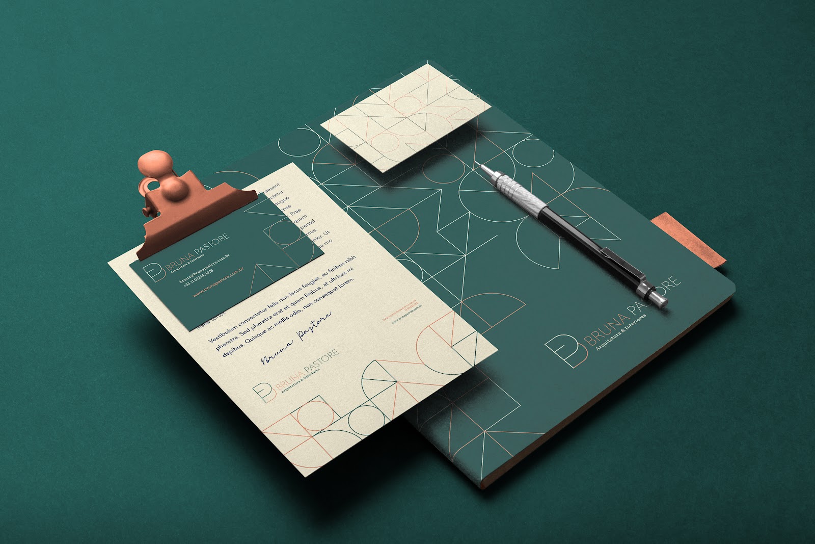 Papel de carta com o padrão geométrico da marca