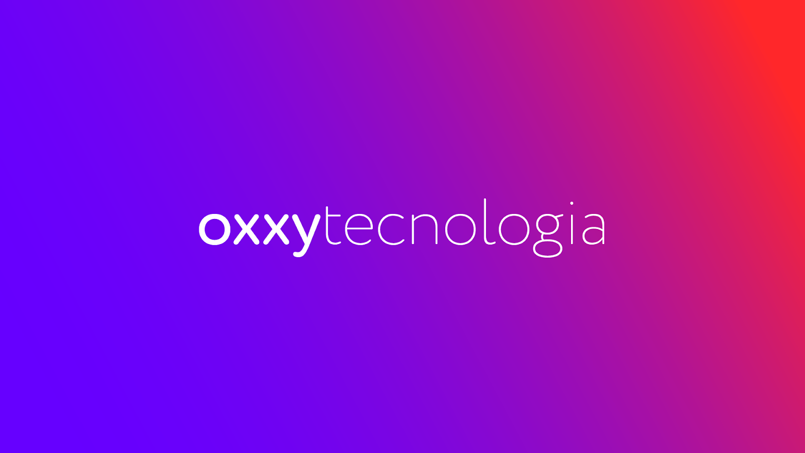 Marca Oxxy aplicada sobre o degradê roxo e vermelho